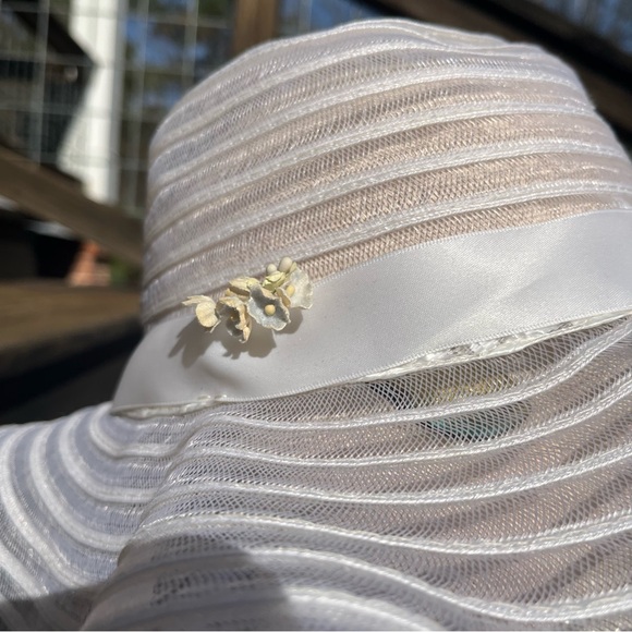 White Organza floppy hat with Ribbon - Picture 4 of 9